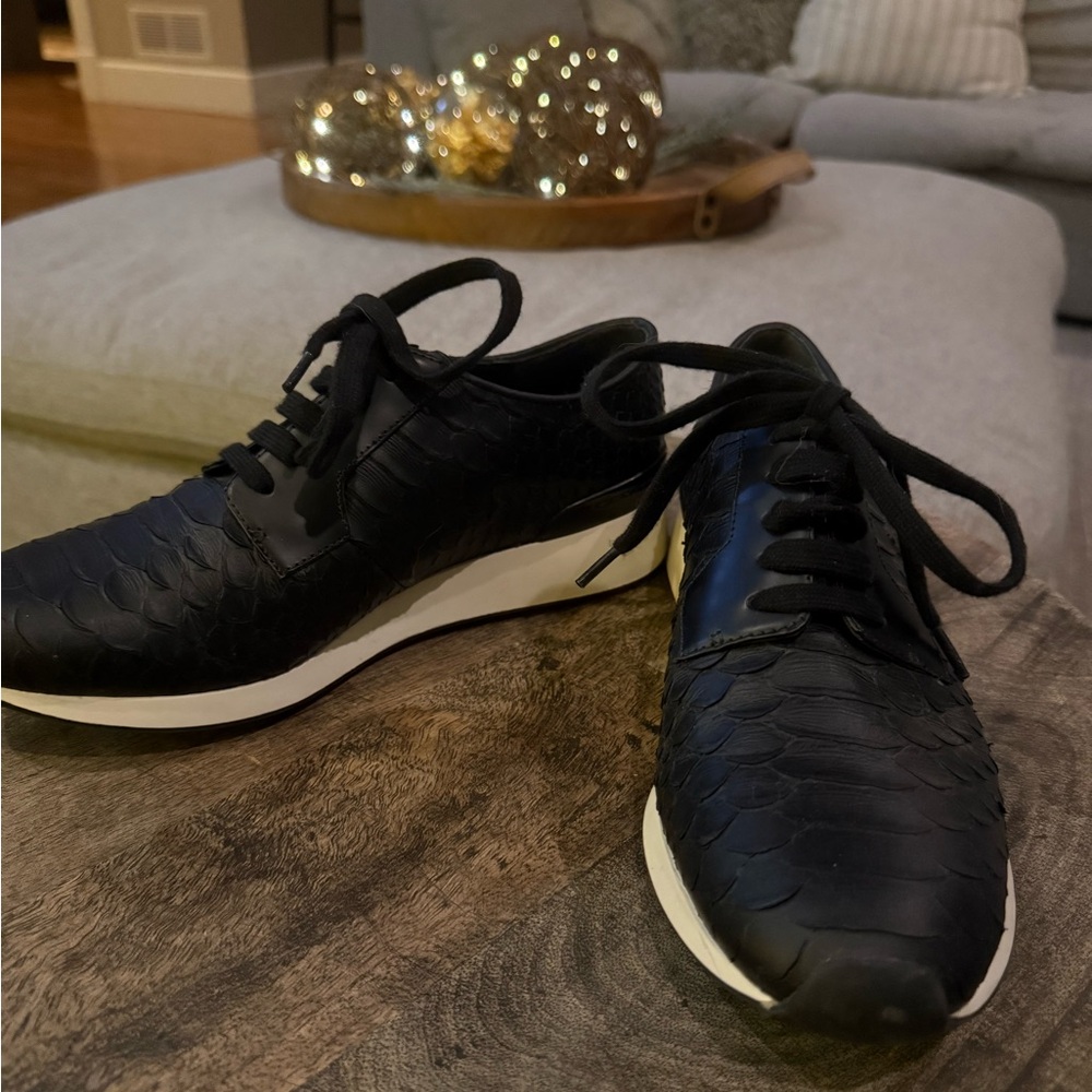 Vince Black Textured Lace-Up Sneakers New Size 8